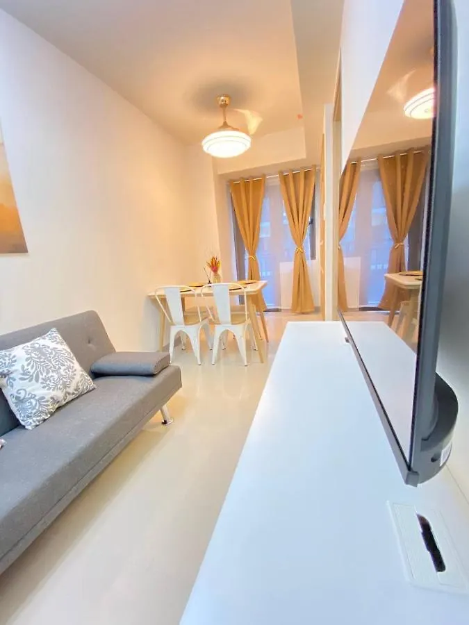 Apartmanhotel Condo 1Br With Balcony In Sm Moa Near Airport