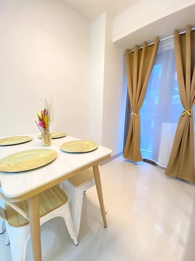 Condo 1Br With Balcony In Sm Moa Near Airport Apartmanhotel
